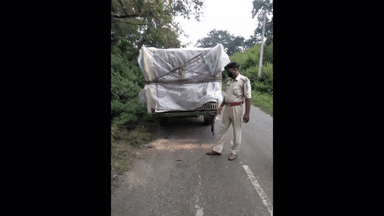 कोडरमा पुलिस ने ढाब से 68 पेटी विदेशी शराब की ज़ब्त, वाहन छोड़कर चालक फरार #कोडरमा_पुलिस