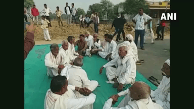 आरक्षण की मांग कर रहे गुर्जर आंदोलनकारियों ने करौली-हिंडौन रोड किया ब्लॉक #गुर्जर_आंदोलन