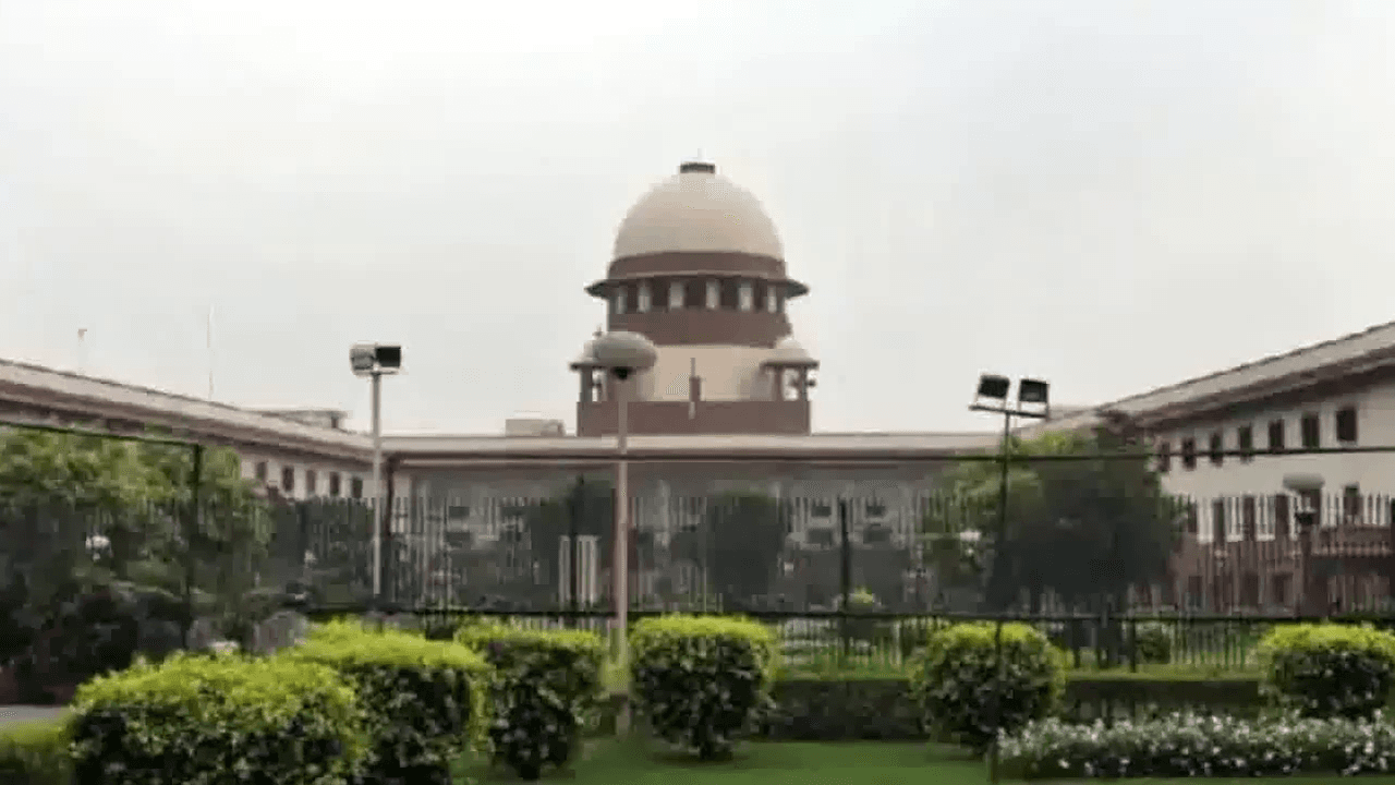 अर्नब गोस्वामी को सुप्रीम कोर्ट ने आत्महत्या के लिए उकसाने के 2018 के मामले में दी अंतरिम ज़मानत #अर्नब