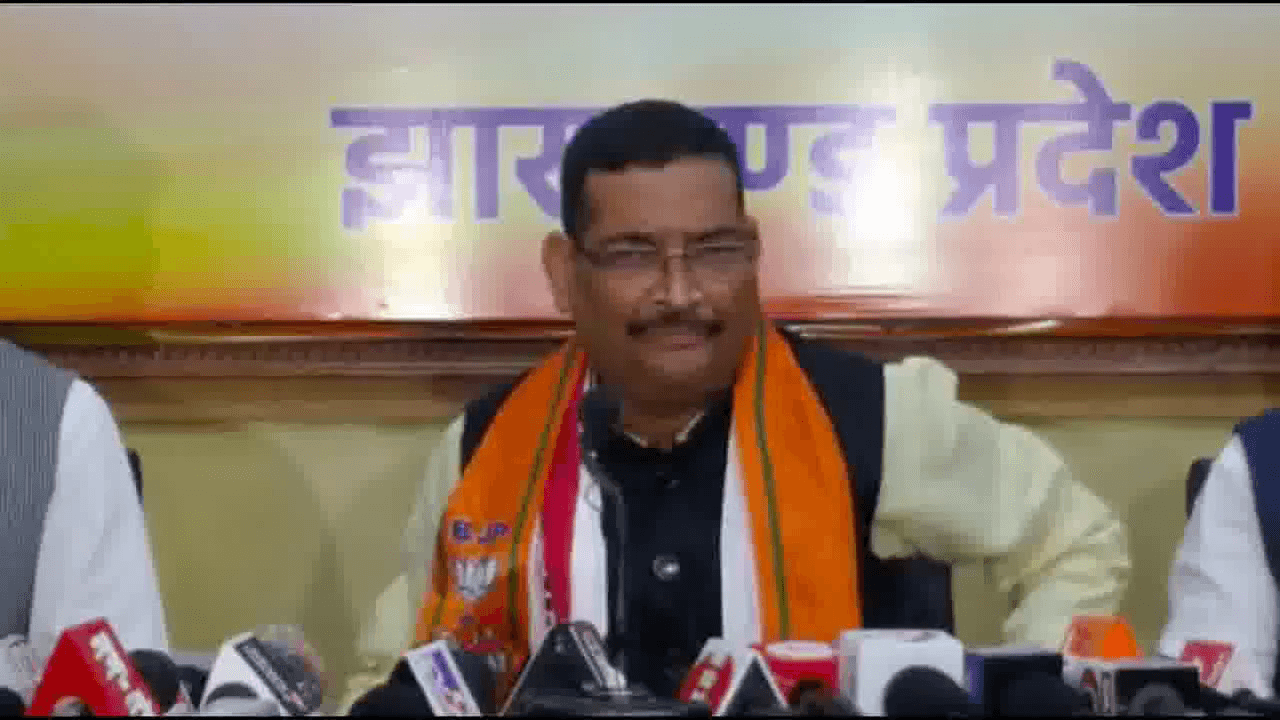 मैं कल सुबह दस बजे तक रांची में हूं, दम है तो गिरफ्तार करके दिखाए सरकार: FIR पर बीजेपी प्रदेश अध्यक्ष दीपक प्रकाश  #दीपक_प्रकाश