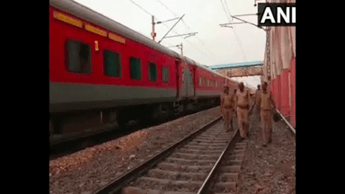 रांची में रेलवे सुरक्षा बल ने 6 नाबालिग लड़कियों को किया रेस्क्यू, रांची से भेजा जा रहा था दिल्ली  #रेलवे_पुलिस