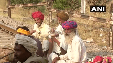 आरक्षण की मांग को लेकर भरतपुर में गुर्जर आंदोलन 5वें दिन भी जारी, सरकार के प्रतिनिधि भी लौटे वापस #गुर्जर_आंदोलन