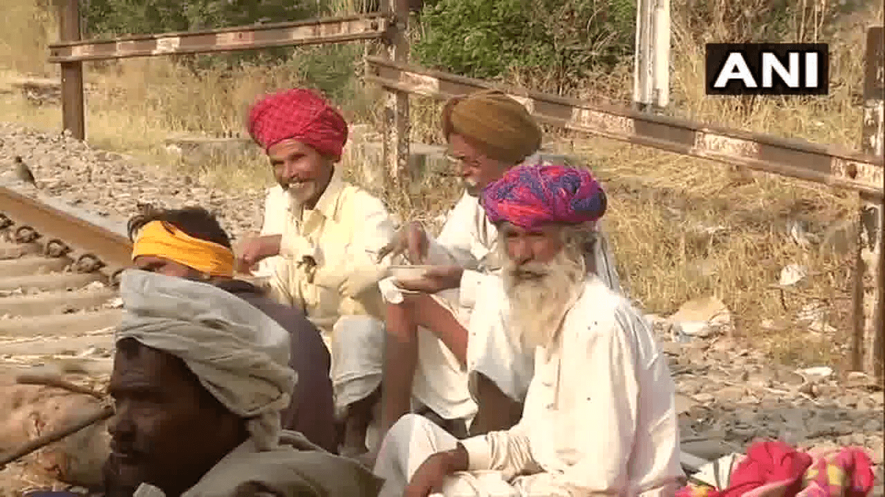 आरक्षण की मांग को लेकर भरतपुर में गुर्जर आंदोलन 5वें दिन भी जारी, सरकार के प्रतिनिधि भी लौटे वापस #गुर्जर_आंदोलन