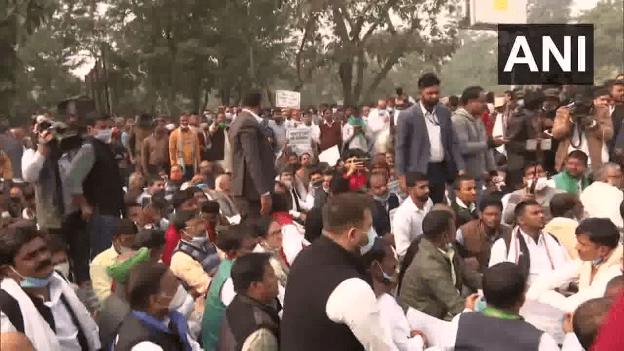 हम मांग करते हैं कि केंद्र सरकार काले कानूनों को निरस्त करे: गांधी मैदान में प्रदर्शन के दौरान तेजस्वी  #गांधी_मैदान  #आरजेडी_धरना