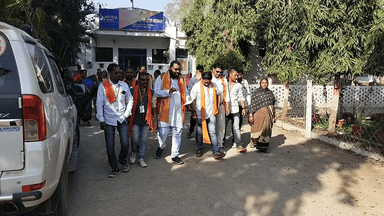 बलौदाबाजार जिला के करमदा , रवान , पौंसरी , कंजी , पनगाँव सुढ़ेला सुढ़ेली आदी गाँवो में अवैध शराब की बंद कराने शिवसैनिक सिटी कोतवाली पहुंच टीआई महेश ध्रुव से मुलाकात कर ज्ञापन सौंपे