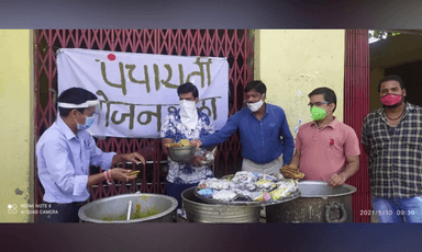 हनुमान चौराहा मंदिर के पास स्थित सत्संग भवन में आज से नगर की एक पंचायती भोजनशाला आरंभ की गयी है