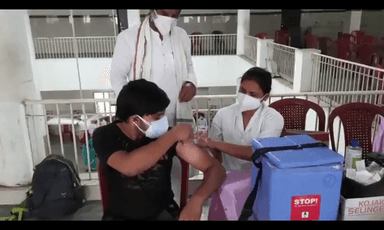 मानस भवन गुना में सोमवार को 18 +का 157 लोंगो ने लगवाया टीका
45+ 410 लोंगो का हुआ टीकाकरण