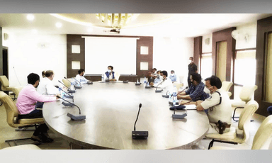 राधौगढ़ मैं नगर पालिका परिषद में माननीय विधायक महोदय द्वारा ब्लॉक स्तर की अधिकारियों के साथ स्वास्थ्य विभाग की समीक्षा बैठक की एवं राजगढ़ ब्लाक में चल रहा है विकास कार्यों का समीक्षा की