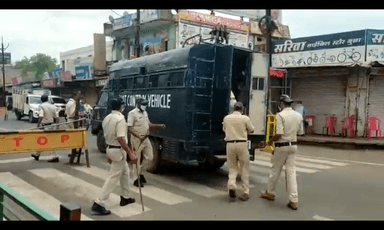 अनावश्‍यक घर से बाहर न निकलें, होगी कार्यवाही - कलेक्‍टर 
कलेक्‍टर-पुलिस अधीक्षक ने गुना नगर में गश्‍त किया, आवारा को भेजा जेल