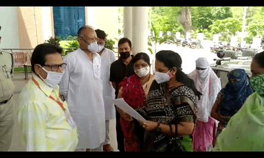 जिला कांग्रेस कमेटी गुना द्वारा महामहिम राज्यपाल के नाम ज्ञापन दिया गया मध्य प्रदेश के सागर जिले में दो महिलाओं के साथ पुलिस द्वारा जो बर्बरता पूर्व मारपीट गाली-गलौज की गई