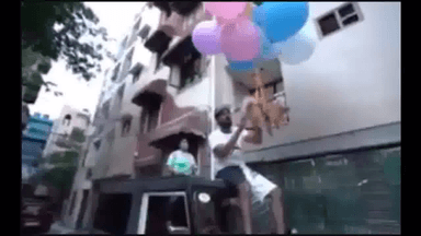 दिल्ली में हाइड्रोजन बैलून में कुत्ते को बांधकर हवा में उड़ाने के आरोप में यूट्यूबर गौरव शर्मा गिरफ्तार  #गौरव_शर्मा