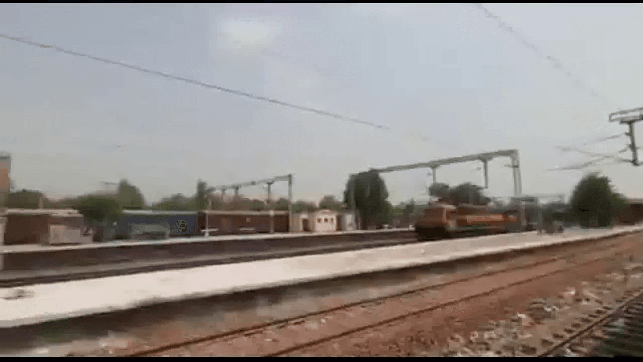 ओडिशा से ऑक्सीजन लेकर फरीदाबाद पहुंची एक और ऑक्सीजन एक्सप्रेस, सीएम खट्टर ने ट्वीट कर दी जानकारी #ऑक्सीजन_एक्सप्रेस