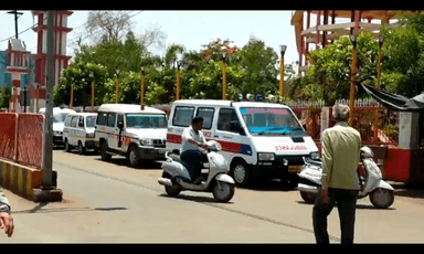 एंबुलेंस के लिए दरें निर्धारित की गई है अगर कोई मरीज को ले जाने के लिए ज्यादा पैसे लेता है तो आप दिए गए नंबरों पर शिकायत कर सकते हैं