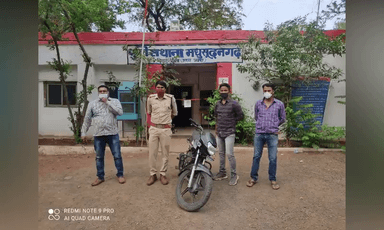 मधुसूदनगढ थाना पुलिस की सजगता से केंट थाना क्षेत्र से चार माह पहले चोरी हुई मोटर साईकिल चोर सहित पकड़ी