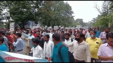 पटना में शिक्षा मंत्री के आवास का घेराव करने पहुंचे STET अभ्यर्थियों पर पुलिस ने किया लाठीचार्ज #एसटीईटी