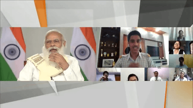 परीक्षा पर पंचकुला के एक छात्र से बात करते पीएम मोदी!
