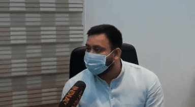 "नीतीश सरकार में बिहार के हज़ारों अस्पताल खंडहर बन गए! शेखपुरा में रिवोल्विंग बेड को खुले में फेंक बर्बाद कर दिया गया! गोपालगंज में ठेलमठेल में टीकाकरण हो रहा है!

सब में फेल!"