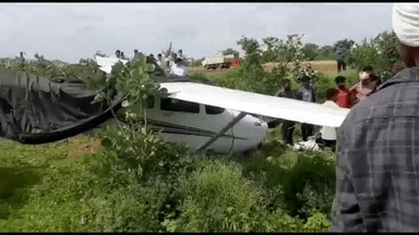 एविएशन अकेडमी का विमान सागर में रनवे से उतरा, महिला ट्रेनी पायलट सुरक्षित; मंत्री सिंधिया ने भेजा जांच दल #विमान_हादसा