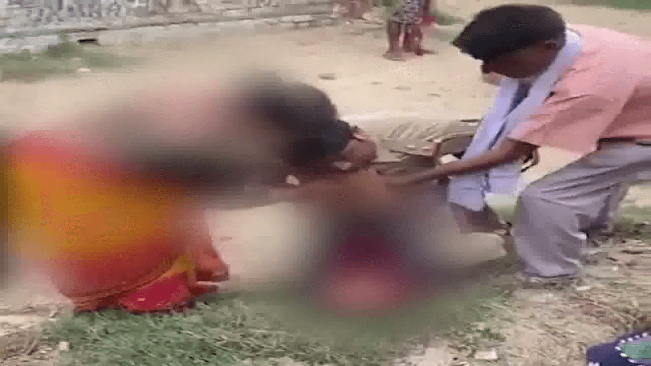 कानपुर में वीडियो में महिला के ऊपर बैठा दिखा दारोगा, एसपी ने कहा- महिला ने खुद खींचकर गिराया था #कानपुर_पुलिस