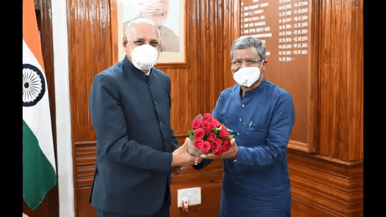 झारखंड के पूर्व सीएम बाबूलाल मरांडी ने नवनियुक्त राज्यपाल रमेश बैस से की शिष्टाचार भेंट #बाबूलाल_मरांडी #रमेश_बैस