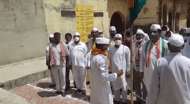 जनपद कासगंज स्थान जिला कांग्रेस मुख्यालय सोरों गेट छोटी बी ए वी में ध्वजारोहण, ध्वजबन्दन कार्यक्रम किया गया।