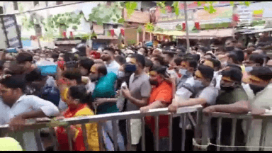 उज्जैन के महाकाल मंदिर में धक्का-मुक्की के साथ रेलिंग तोड़कर मंदिर में घुसे श्रद्धालु, वीडियो आया सामने #महाकाल_मंदिर