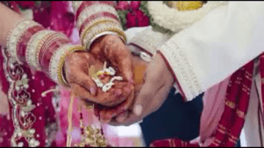 फर्रुखाबाद के ट्रांसजेंडर ने की युवती से शादी, युवक बनने के लिए करा रहा लिंग परिवर्तन #ट्रांसजेंडर