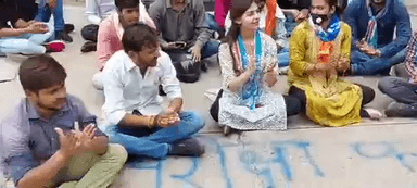 आगरा विश्वविद्यालय में छात्रों की समस्याओं को लेकर लगातार संघर्ष कर रहे है । @NSUIUPWest के कार्यकर्ता