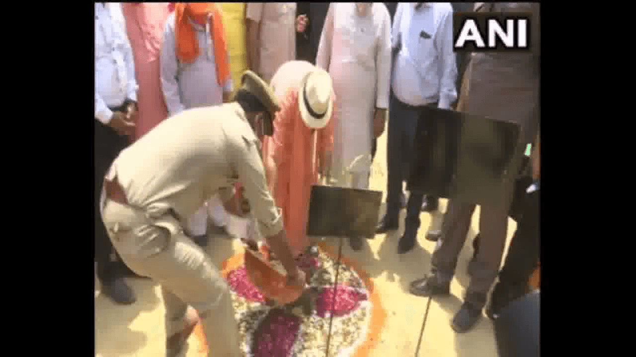 यूपी में सीएम योगी व राज्यपाल आनंदीबेन ने पौधे लगाकर की पौधरोपण महाभियान की शुरुआत #पौधरोपण