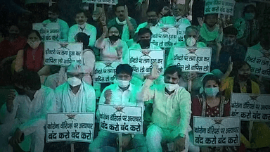 डॉक्टर पेशे पर  2000 रुपये प्रतिमाह टैक्स लगाए जाने पर विपक्ष ने MCD के खिलाफ किया प्रदर्शन