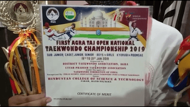 आगरा: राष्ट्रीय ताइक्वांडो खिलाड़ी ने पैसों के लिए मेडल बेचने की लगाई गुहार, सोशल मीडिया पर वीडियो हुआ वायरल