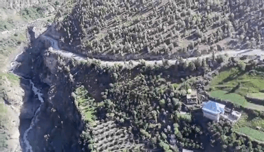 मुख्यमंत्री जी ने सड़क मार्ग व हवाई सर्वेक्षण द्वारा लाहौल-स्पीति में बारिश के कारण हुए नुकसान का जायजा लिया।

मुख्यमंत्री ने प्रशासन को प्रभावित परिवारों को सहायता प्रदान करने के निर्देश भी दिए है।