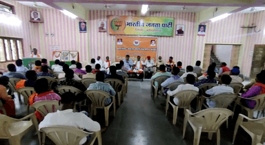 भाजपा किसान मोर्चा जिला कार्यसमिति की प्रथम परिचयात्मक बैठक जिला मुख्यालय के अटल सदन भाजपा कार्यालय मे आयोजित हुई जिसकी अध्यक्षता किसान मोर्चा के जिलाध्यक्ष अंजोरी नेताम ने की ।