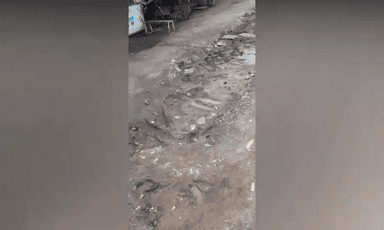 रुठियाई में जल आवार्धन योजना के  तहत सडक खोदकर डाली गई पाईप से जगह जगह कीचड़ हो गया रुठियाई वासियो की शिकायत पर उसे भरने का काम किया जा रहा है जिसमें वेहद घटिया सामग्री का उपयोग किया जा रहा है ।