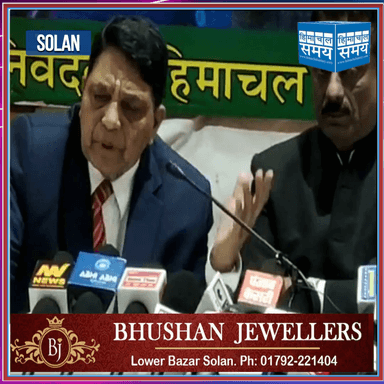 सोलन के विधायक व पूर्व मंत्री कर्नल राम शांडिल शिमला में पत्रकारों को संबोधित करते हुए