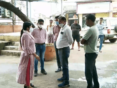 रायपुर में वार्ड की सफाई करने कम संख्या में पहुंचे कामगार, ठेकेदारों पर 10-10 हजार का जुर्माना 

www.chhattisgarhnewsdhamaka.com