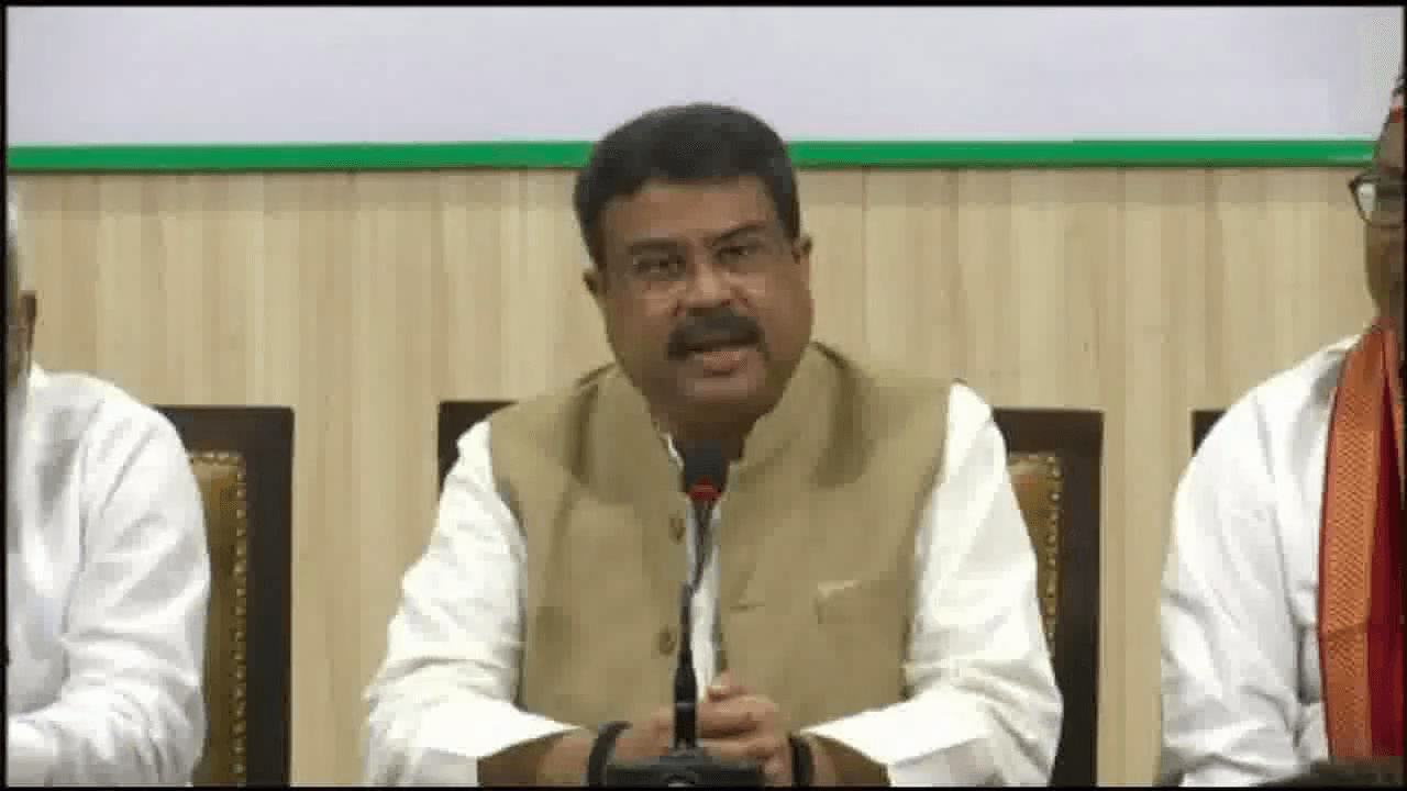 अपना दल भी हमारे साथ जुड़ा है, 2022 का विधानसभा चुनाव मिलकर लड़ेंगे: यूपी BJP के चुनाव प्रभारी धर्मेंद्र प्रधान #अपना_दल