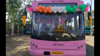 मध्य प्रदेश के इंदौर में पिंक सिटी बसों को मिलीं 2 महिला चालक #पिंक_बस