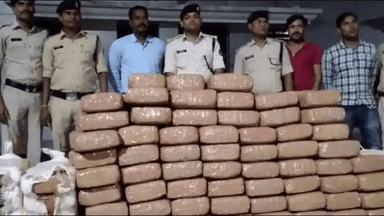 गरियाबंद में पुलिस ने ज़ब्त किया 6 क्विंटल से अधिक गांजा, तस्कर फरार #गांजा_तस्करी