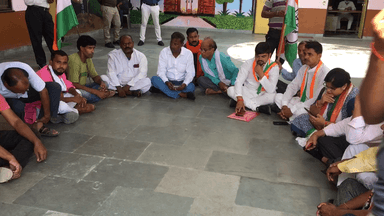 माननीय प्रियंका गांधी जी ब सांसद दीपेंद्र हुड्डा जी को लखीमपुर जाते हुए भाजपा की निकम्मी सरकार ने गिरफ्तार किया जिसके विरोध में कासगंज में एनएसयूआई ने सदर तहसील परिसर में धरना दिया |