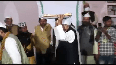 CM Nitish सिर पर चादर लेकर पहुंचे Patna City मित्तन घाट | खानकाह वारगाहे इश्क तकियाशरीफ में चादरपोशी
#NitishKumar