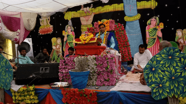 तदेव रम्यं रुचिरं नवं नवं तदेव शश्वन्मनसो महोत्सवम्।
तदेव शोकार्णवशोषणं नृणां यदुत्तमश्लोकयशोनुगीयते॥