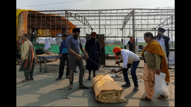 दिल्ली का गाज़ीपुर बॉर्डर खाली करने से पहले किसानों ने तिरंगा थामकर मनाया जश्न #गाज़ीपुर_बॉर्डर