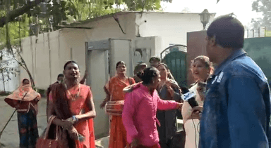 Tejashwi Yadav के आवास के अंदर किन्नरों का जबरदस्त डांस दे रही है बधाई कर रही है लाखों का डिमांड
#TejashwiYadav