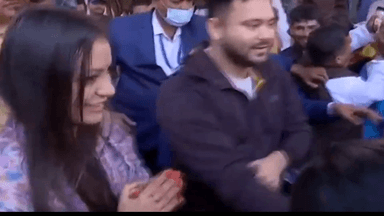 Tejashwi Yadav अपनी दुल्हनिया Rachel के साथ जब निकले आम लोगों से मिलने, उमड़ी भीड़,
#Rachel #TejashwiYadav #RJD