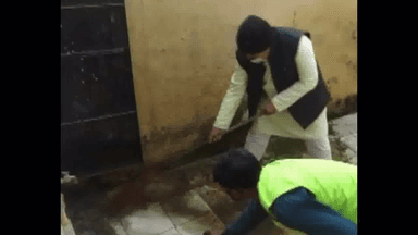 ग्वालियर में सरकारी स्कूल के शौचालय की एमपी के मंत्री ने की सफाई, कहा- लिया है स्वच्छता का संकल्प #सफाई_अभियान