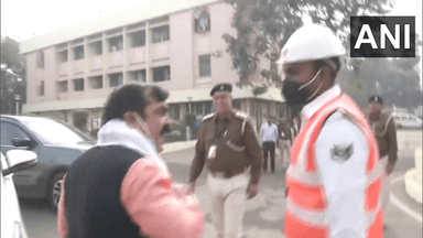 SP के खातिर  मंत्री जी की कार रोक दी ट्रैफिक पुलिस ने ,फिर देखें मिश्रा जी का गुस्सा।
#bihar