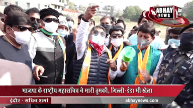 विजयवर्गीय का दिग्विजयसिंह पर निशाना कहा, वे इटली की महारानी के इशारे पर देते हैं विवादित बयान