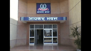 कन्नौज में इत्र कारोबारी फैज़ान मलिक के घर पहुंची इनकम टैक्स की टीम, भारी संख्या में पुलिस बल तैनात #इनकम_टैक्स