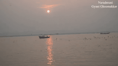 बनारस के तुलसी घाट पर भौमी निषाद जी अपने गायन से आपके माँ गंगा के दर्शन का आनंद कई गुना बढ़ा देगे।